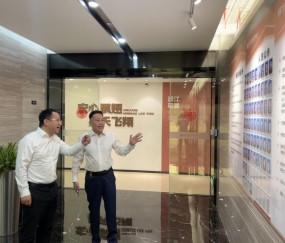 宏昊动态 | 拱墅区审管办主任朱斌一行莅临宏昊走访调研