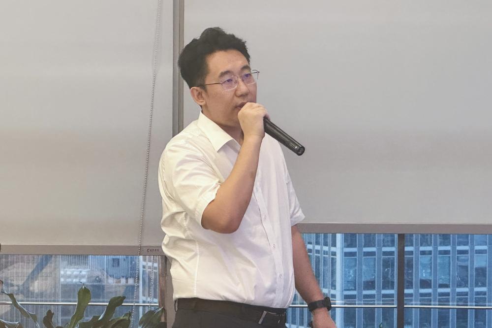 帅伟_副本.jpg 帅伟_副本.jpg