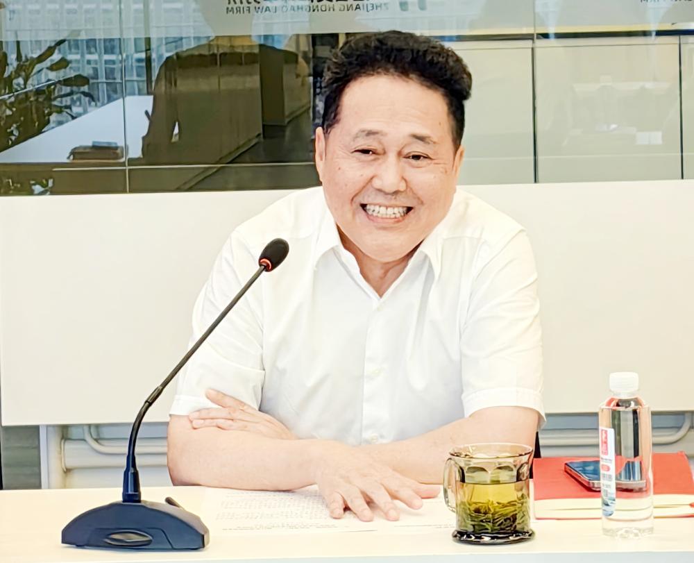 朱虹_副本.jpg 朱虹_副本.jpg