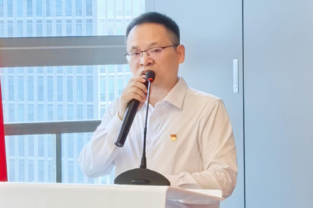 江斌_副本.jpg 江斌_副本.jpg