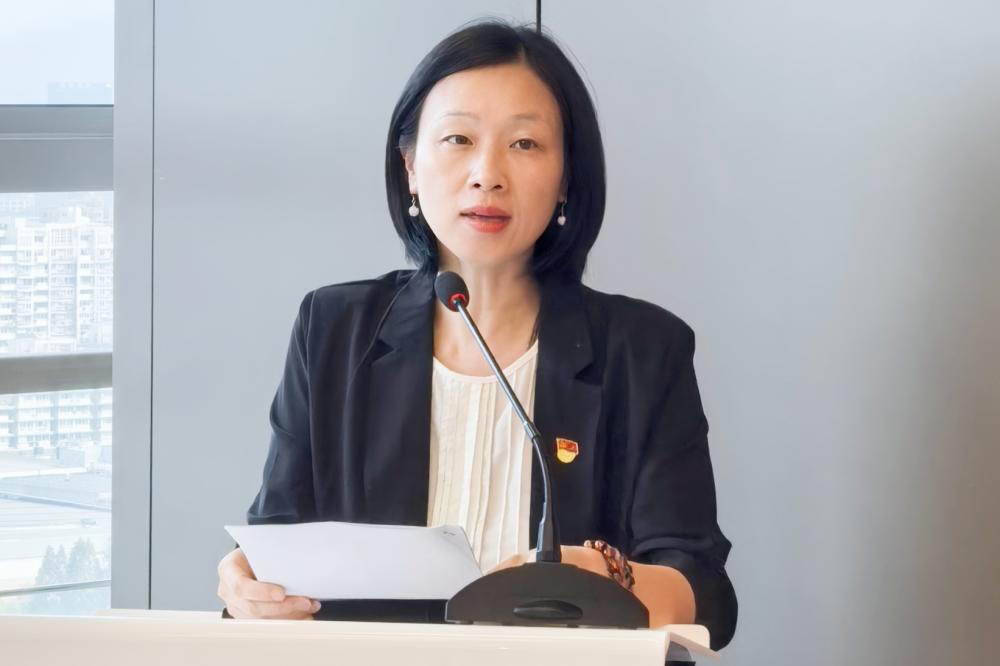 汪璐1_副本.jpg 汪璐1_副本.jpg