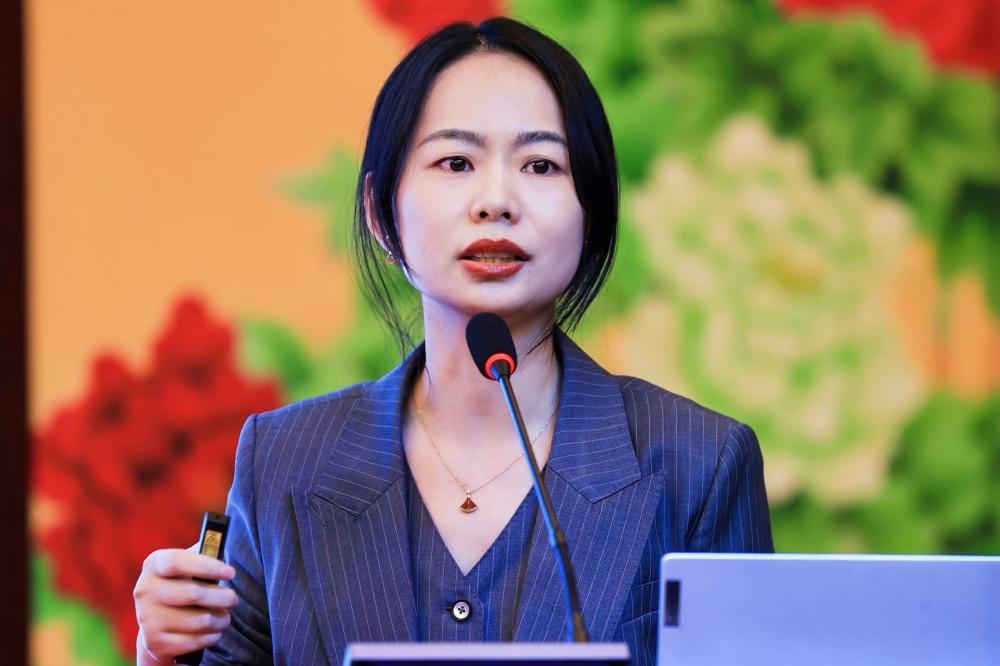 冯莉.jpg 冯莉.jpg