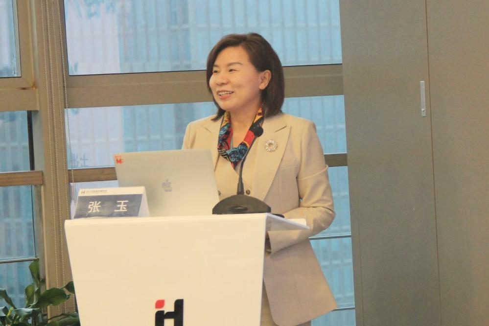 张玉.jpg
