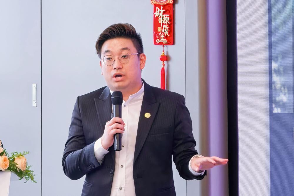 黄金兴1_副本.jpg 黄金兴1_副本.jpg