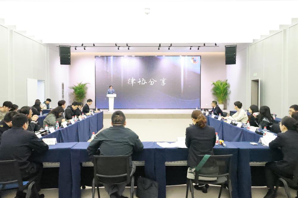 讲课.jpg