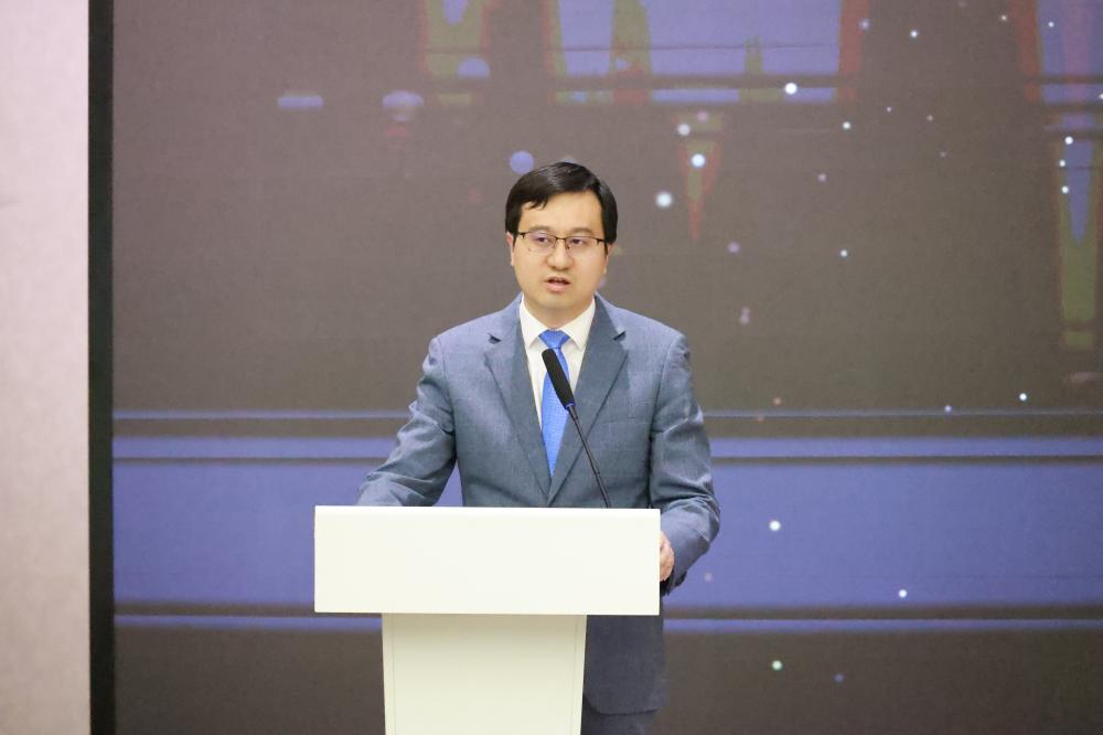 石磊.jpg
